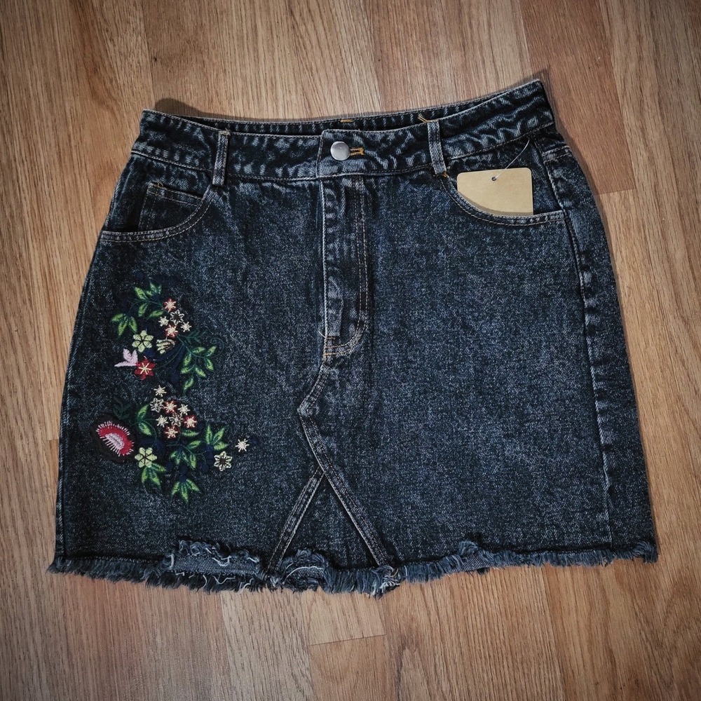 Denim Mini Skirt Very J Black Acid Wash Floral Embroidered Raw Hem Womens Size S